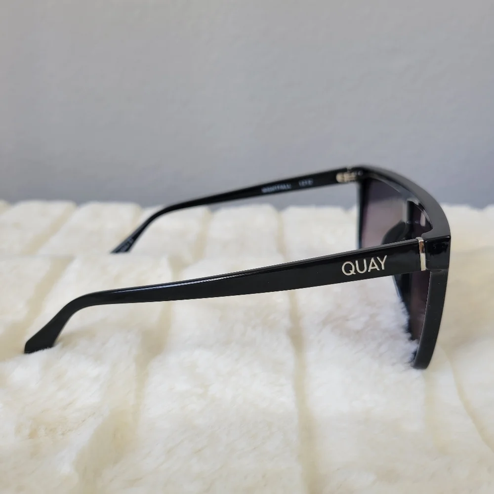 QUAY // ltd ed flat top black frames & arms flush smoke lens shield sunglasses
